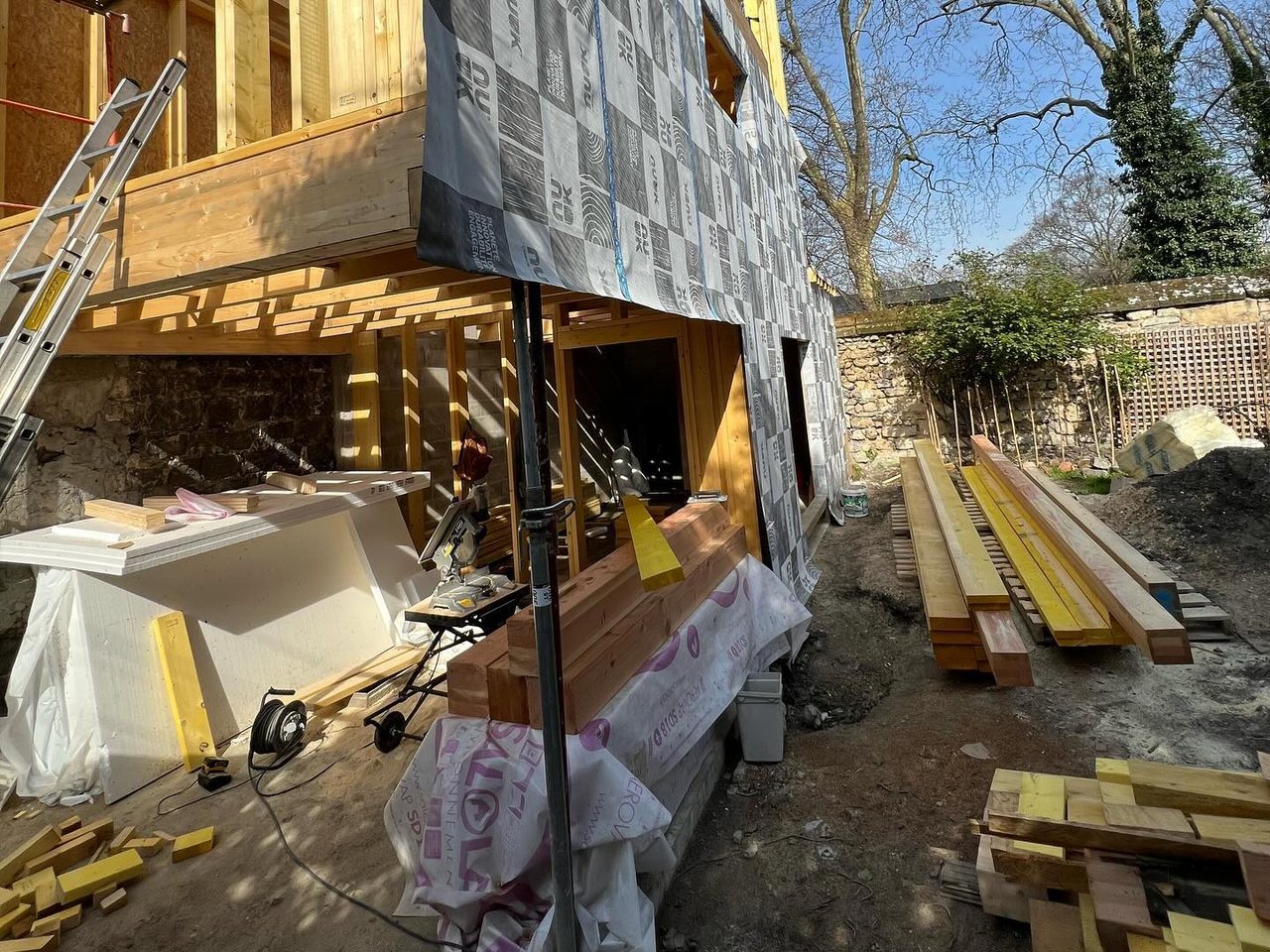 Matériaux livrés au pied du chantier